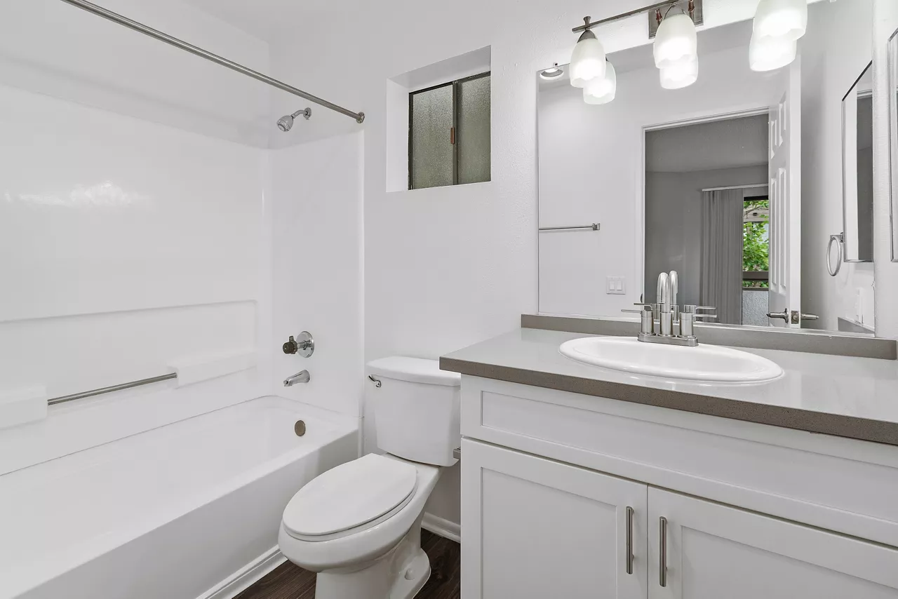 Creekside Alta Loma in Rancho Cucamonga, CA - Bathroom