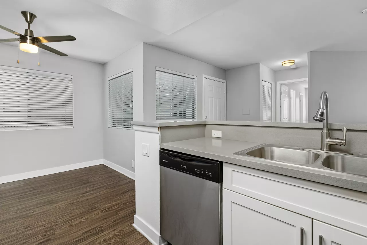 Creekside Alta Loma in Rancho Cucamonga, CA - Kitchen
