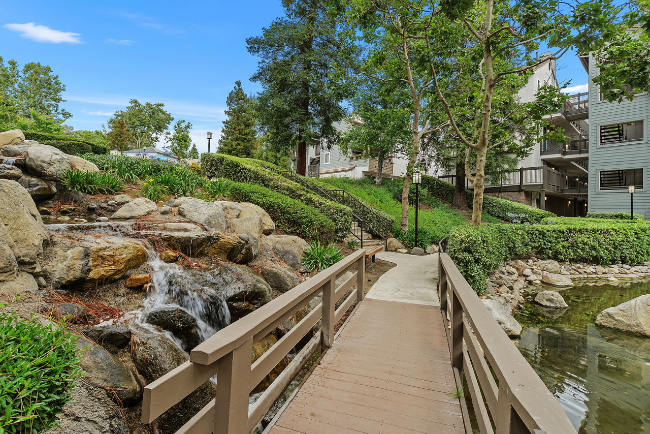 Creekside Alta Loma 3 of 12