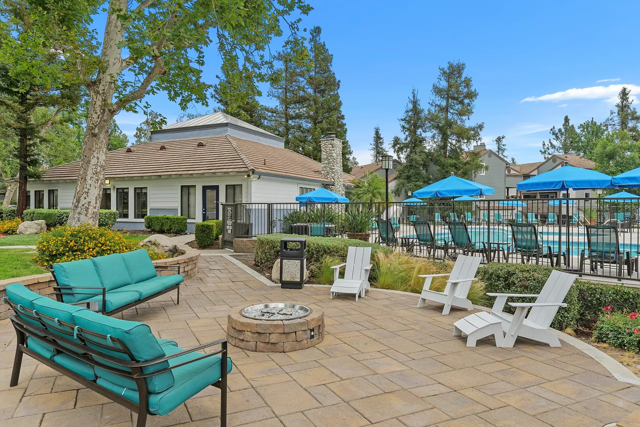 Creekside Alta Loma - Rancho Cucamonga, CA - Outdoor Lounge
