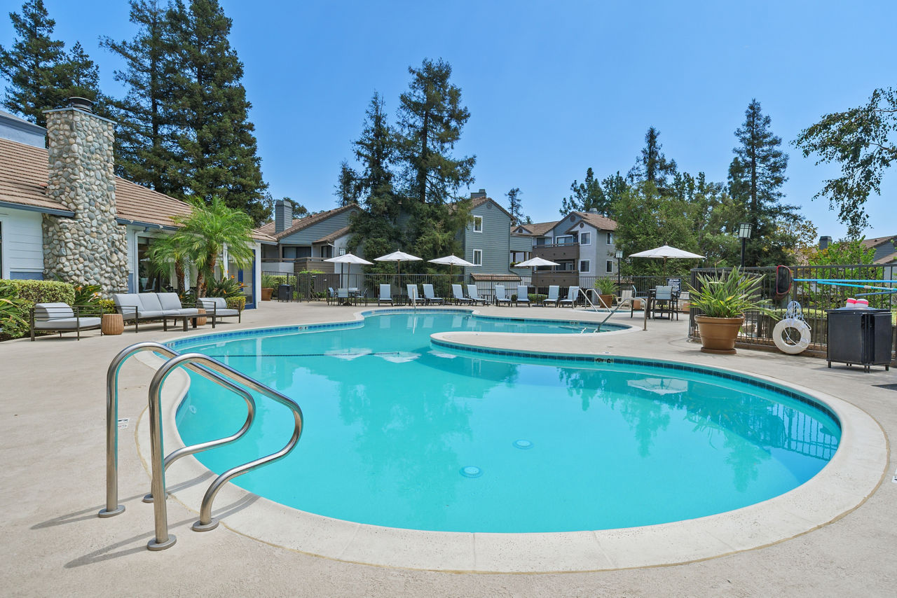 Pool at Creekside Alta Loma (4 of 4)