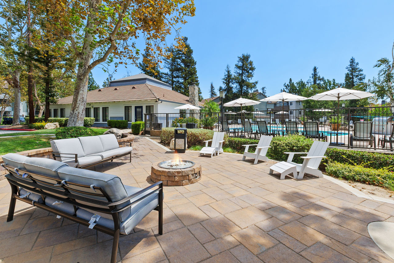 Pool at Creekside Alta Loma (3 of 4)