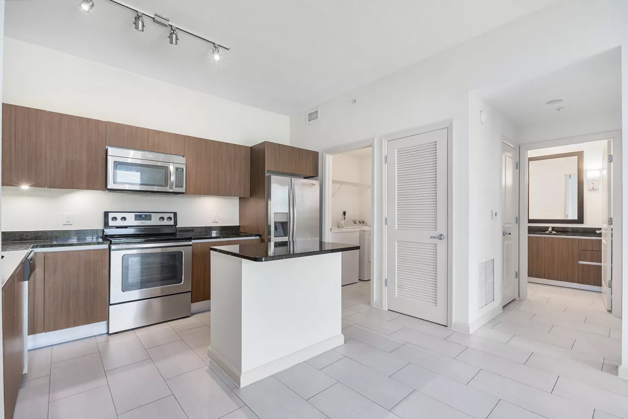 Doral View - Doral, FL - Kitchen