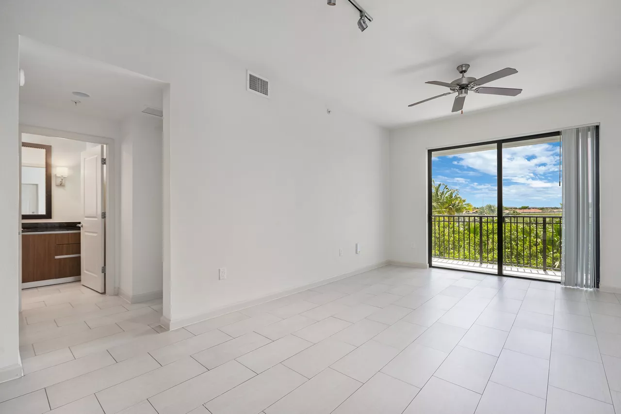 Doral View - Doral, FL - Living Room
