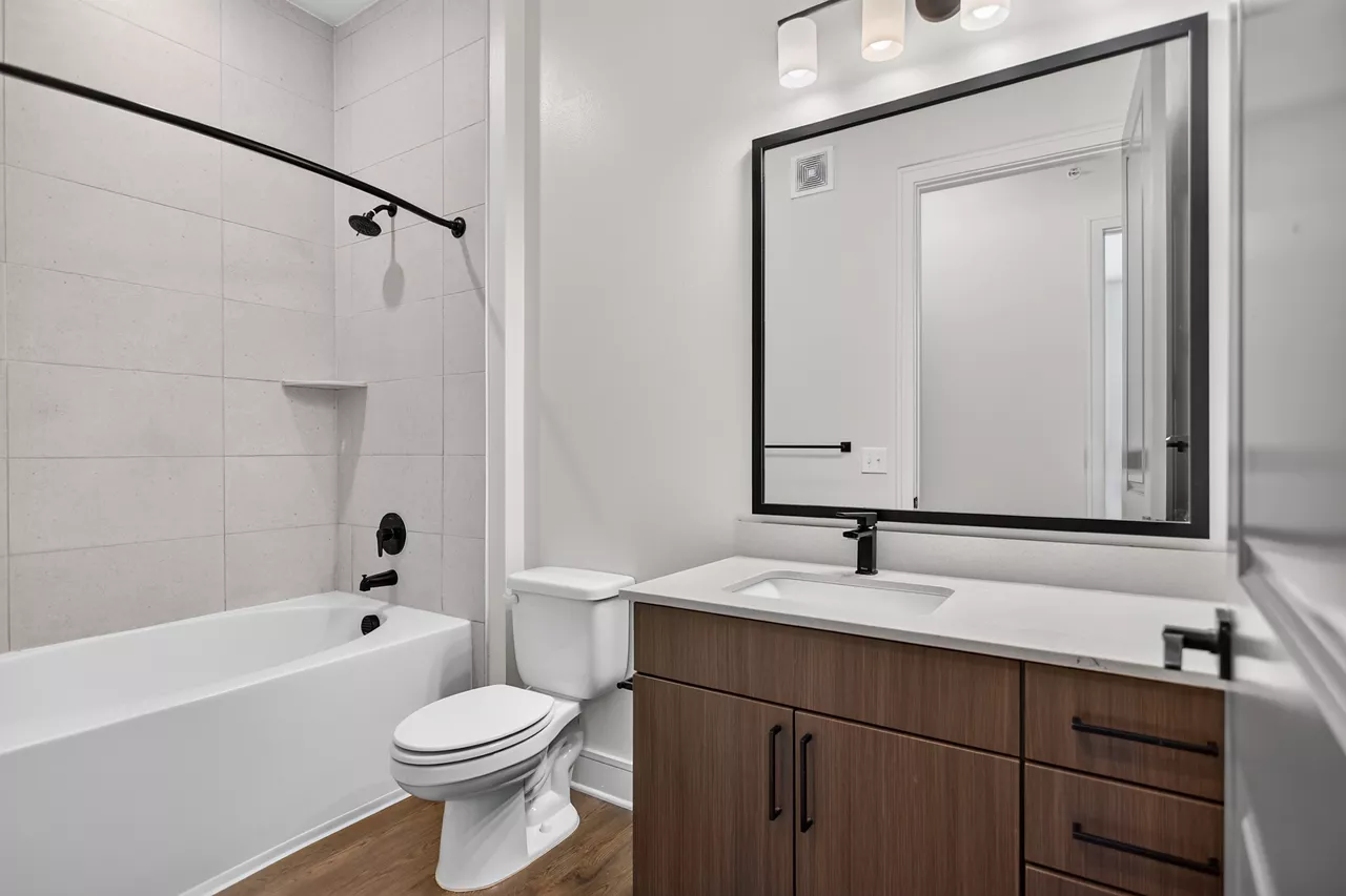 Forena Revelstoke - Fort Worth, TX - Bathroom