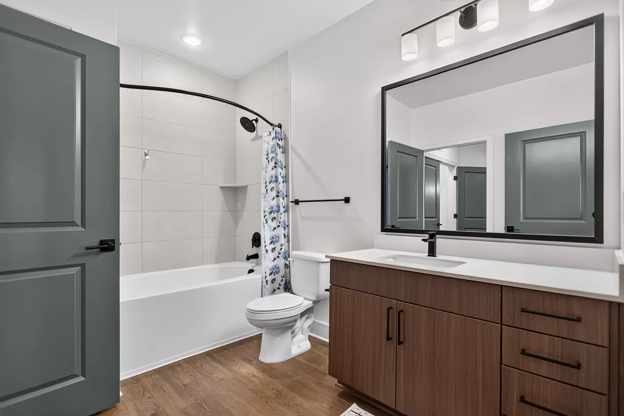 Forena Revelstoke - Fort Worth, TX - Bathroom