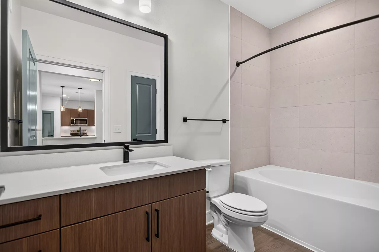Forena Revelstoke - Fort Worth, TX - Bathroom