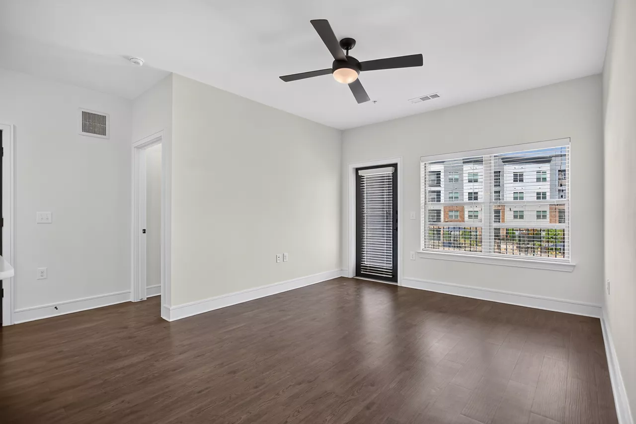 Forena Revelstoke - Fort Worth, TX - Living Room