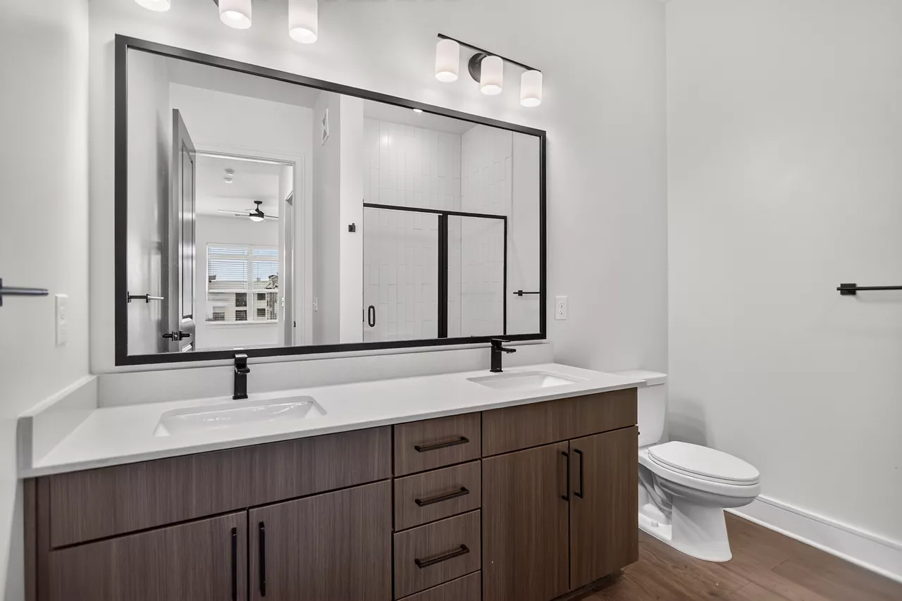 Forena Revelstoke - Fort Worth, TX - Bathroom