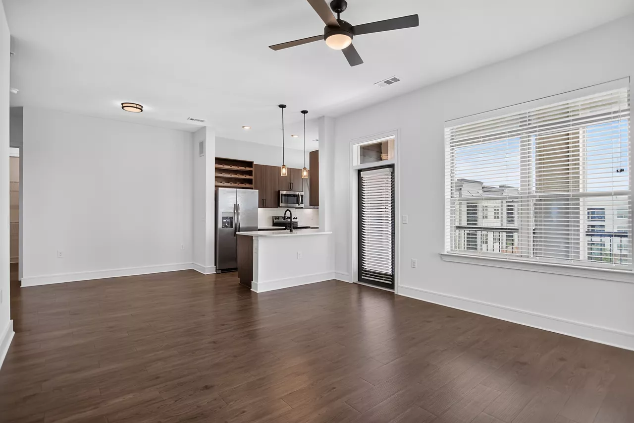 Forena Revelstoke - Fort Worth, TX - Living Room