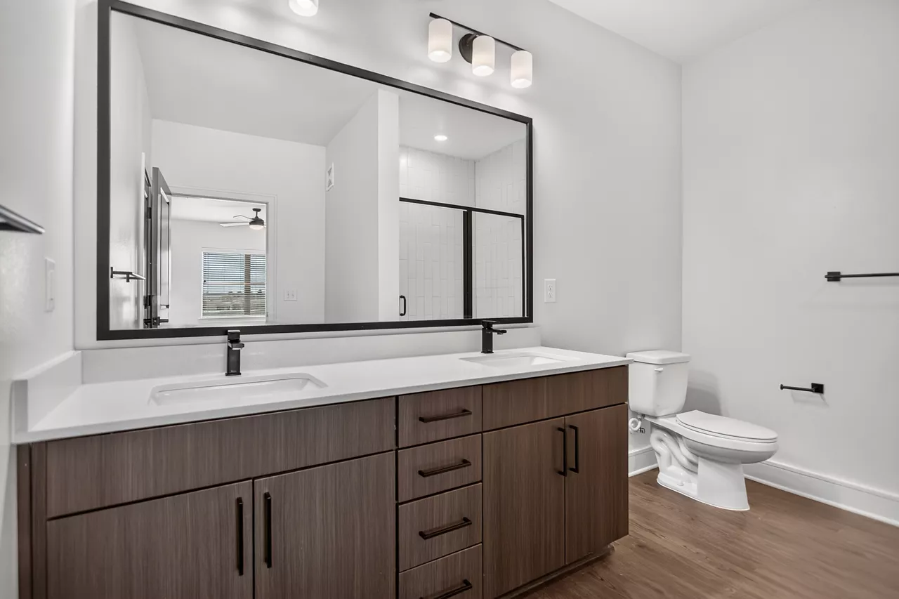 Forena Revelstoke - Fort Worth, TX - Bathroom