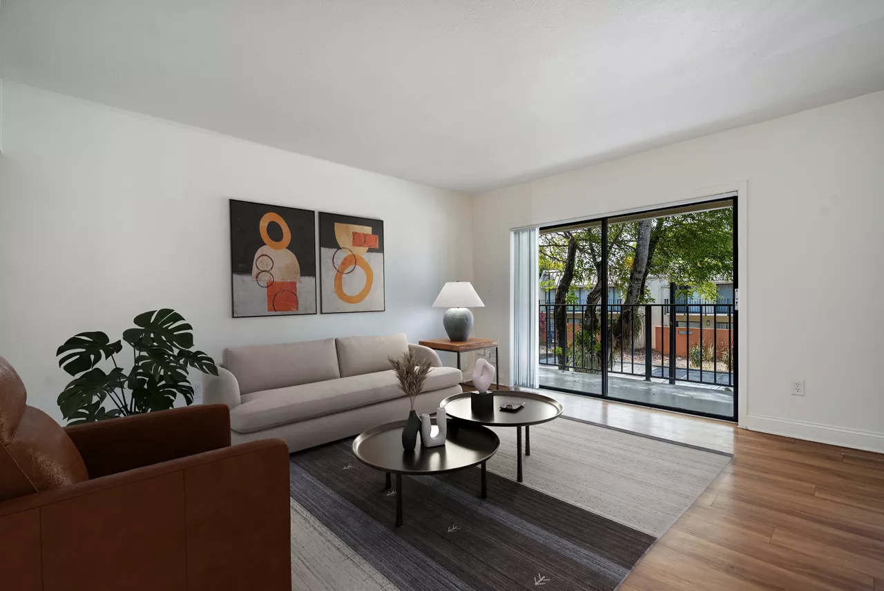 Four Quarters - Miami, FL - Living Room