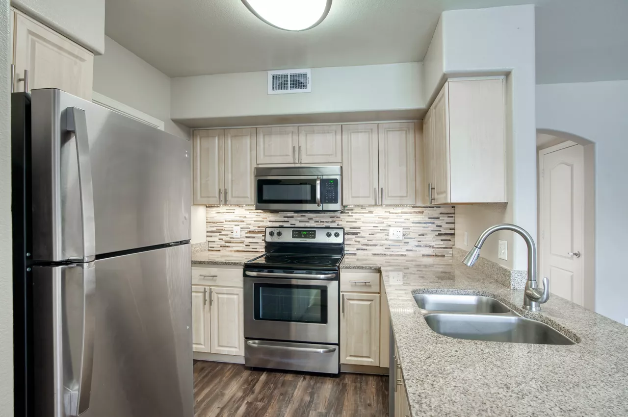 Indigo Creek - Glendale, AZ - Kitchen