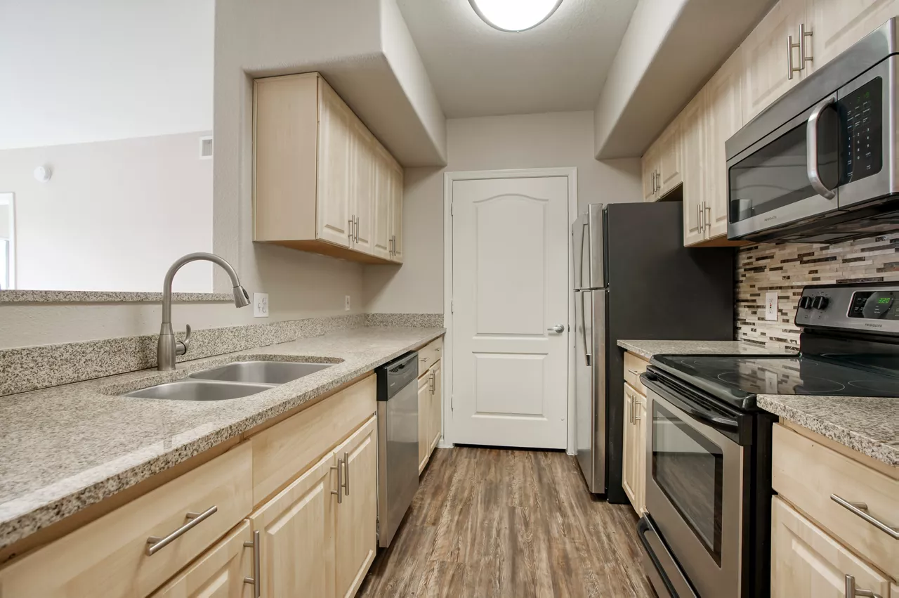 Indigo Creek - Glendale, AZ - Kitchen