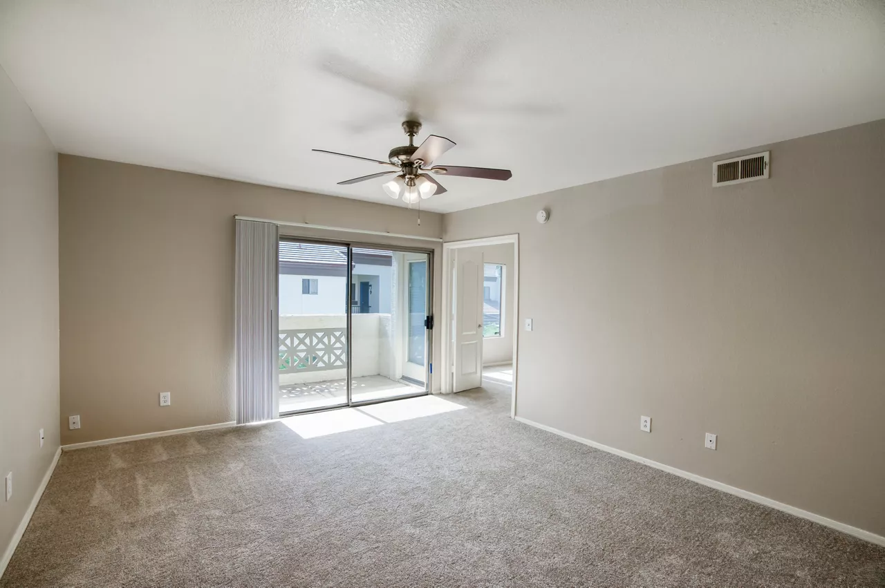 Indigo Creek - Glendale, AZ - Living Room