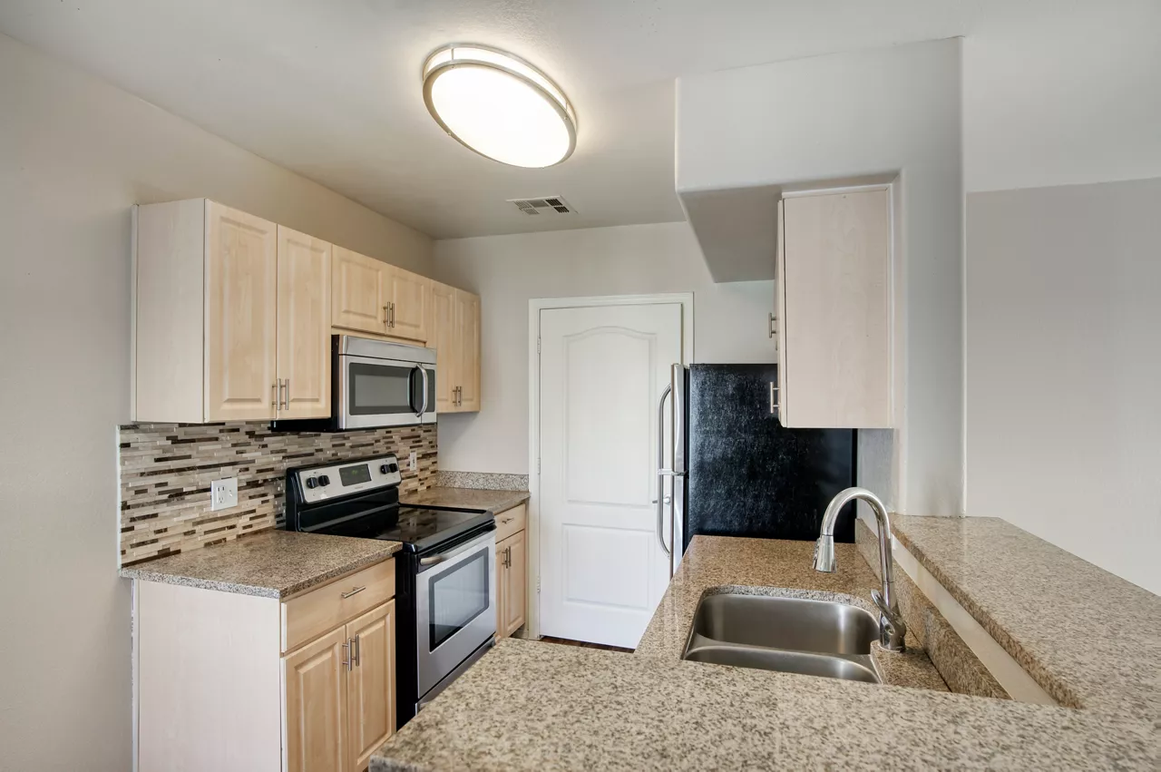Indigo Creek - Glendale, AZ - Kitchen