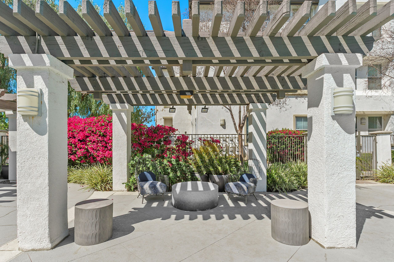 Lasselle Place - Moreno Valley, CA - courtyard