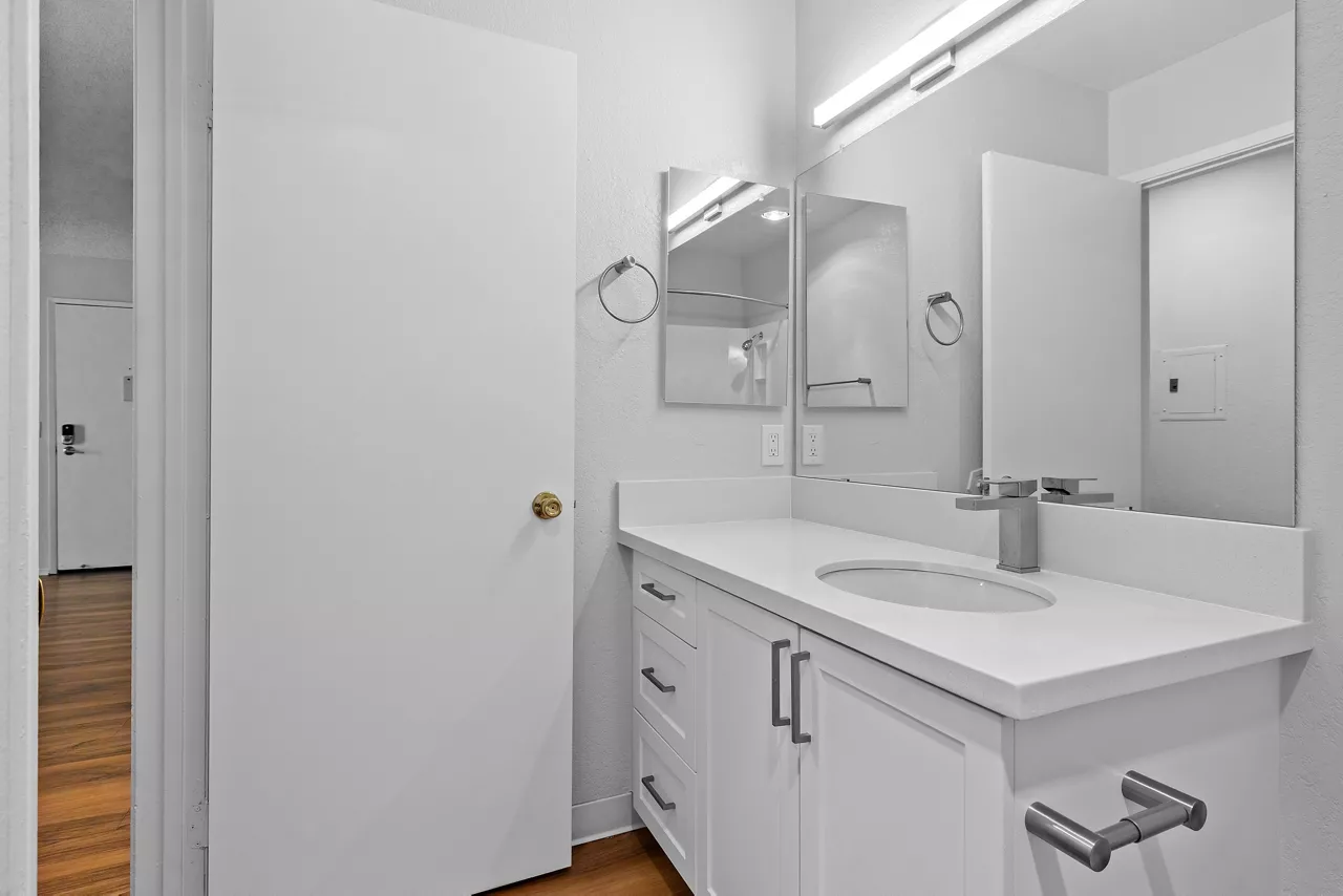 Mariners Cove - Bathroom