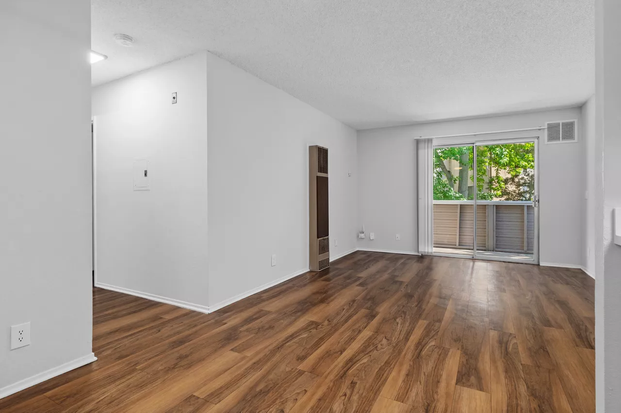 Mariners Cove - Living Room