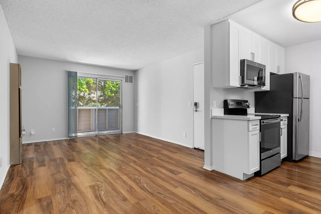 Mariners Cove - Living Room