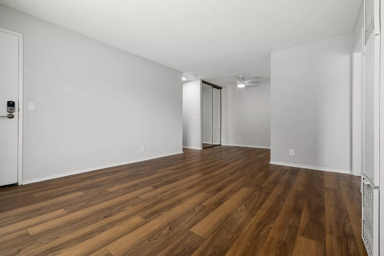 Mariners Cove - San Diego, CA - living room