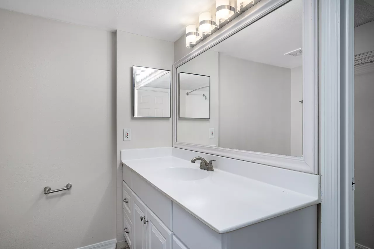 Pine Lakes Preserve - St. Lucie, FL - Bathroom