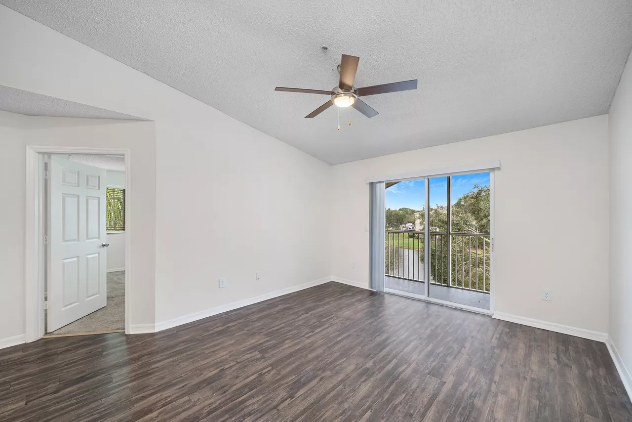 Pine Lakes Preserve - St. Lucie, FL - Living Room