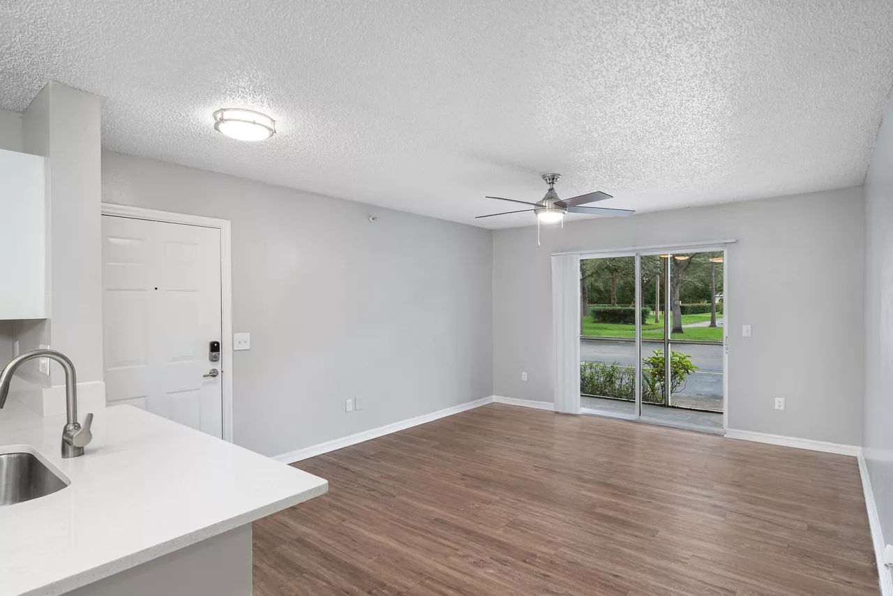 Pine Lakes Preserve - St. Lucie, FL - Living Room