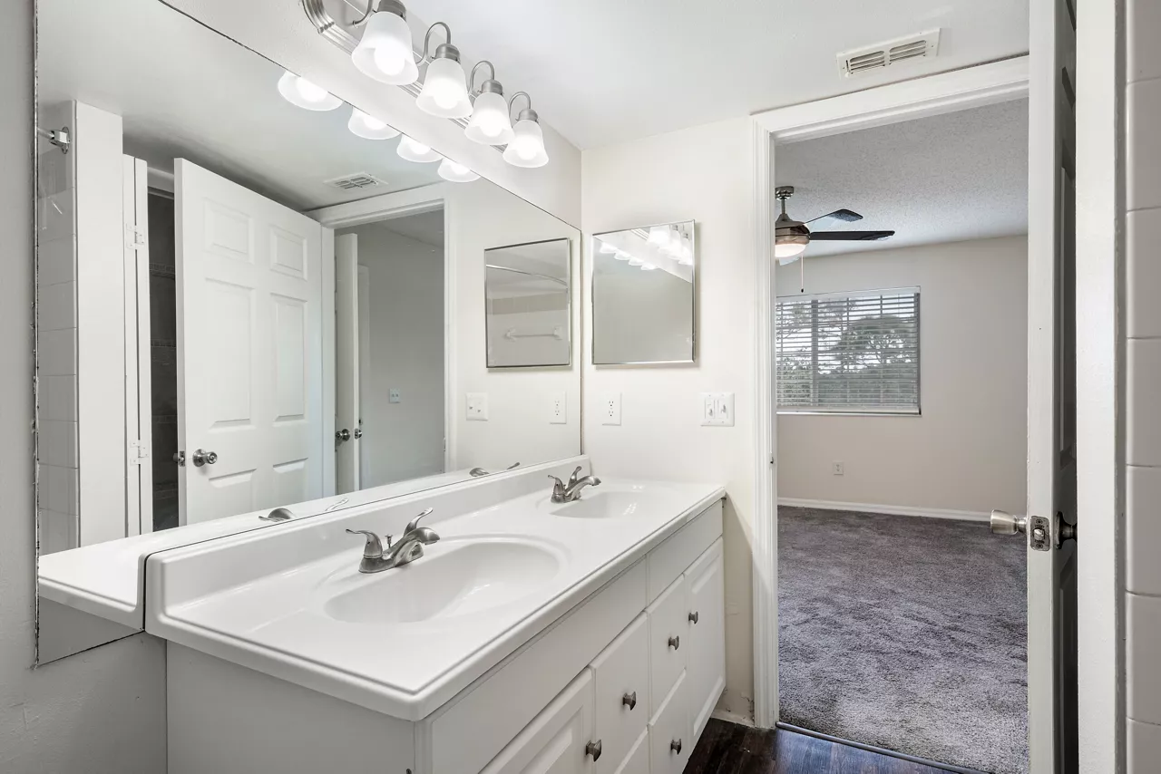 Pine Lakes Preserve - St. Lucie, FL - bathroom