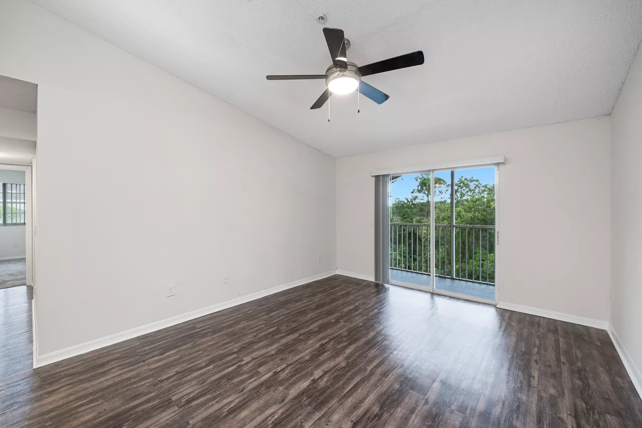 Pine Lakes Preserve - St. Lucie, FL - Living Room