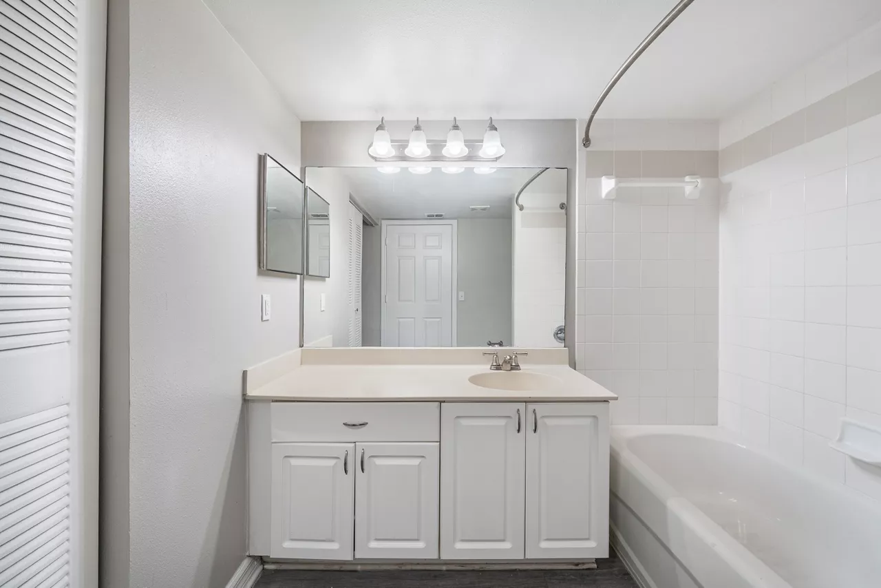 Pine Lakes Preserve - St. Lucie, FL - bathroom