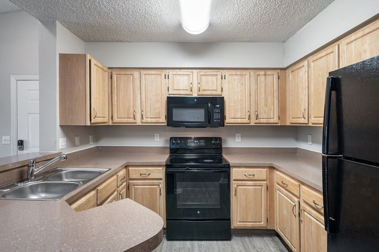 Pine Lakes Preserve - St. Lucie, FL - kitchen