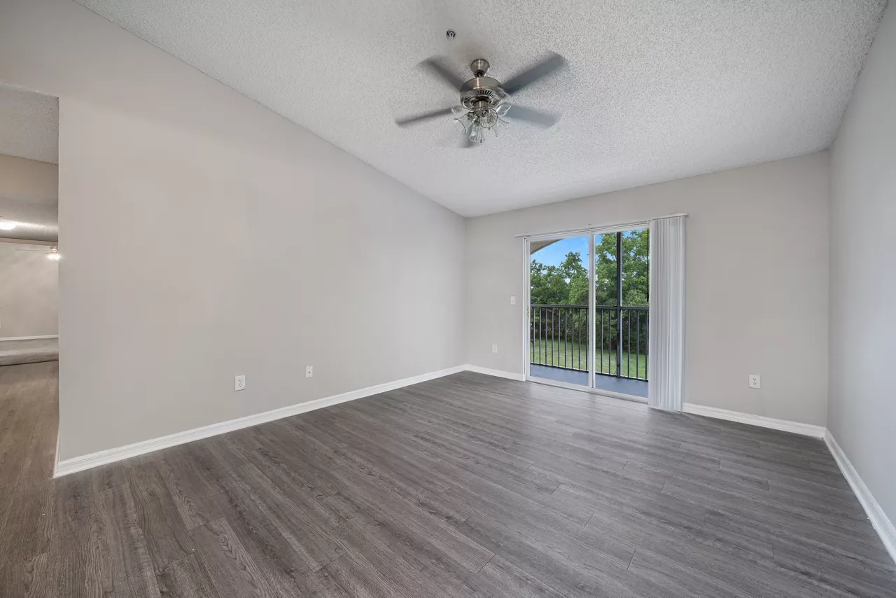 Pine Lakes Preserve - St. Lucie, FL - Living Room