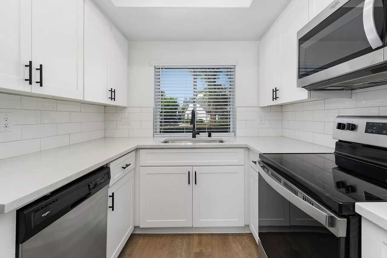 Promenade Terrace - Corona, CA - kitchen