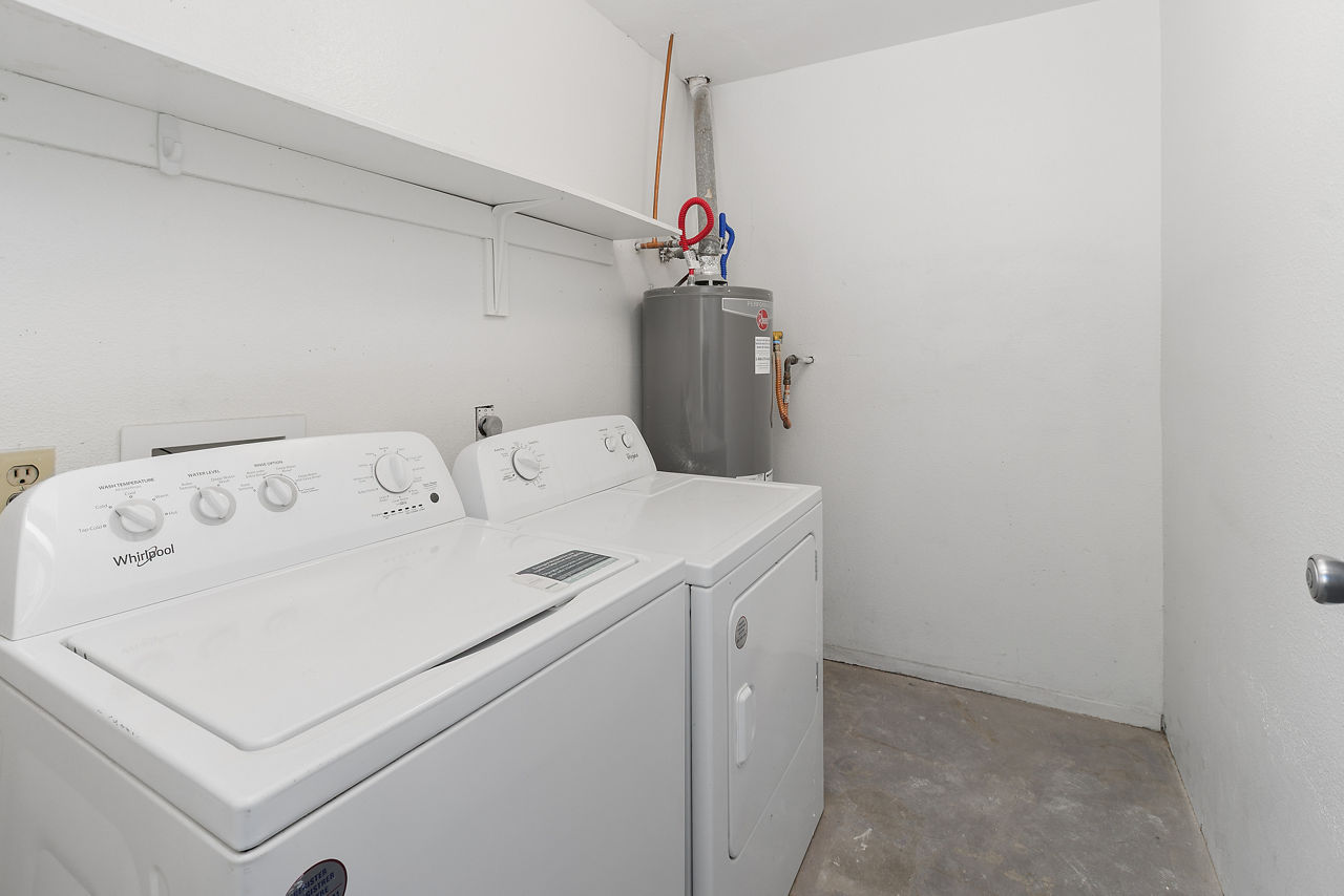 Promenade Terrace - Corona, CA - laundry