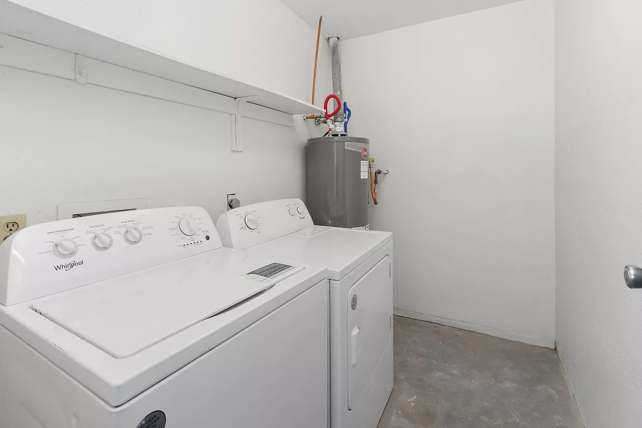 Promenade Terrace - Corona, CA - laundry