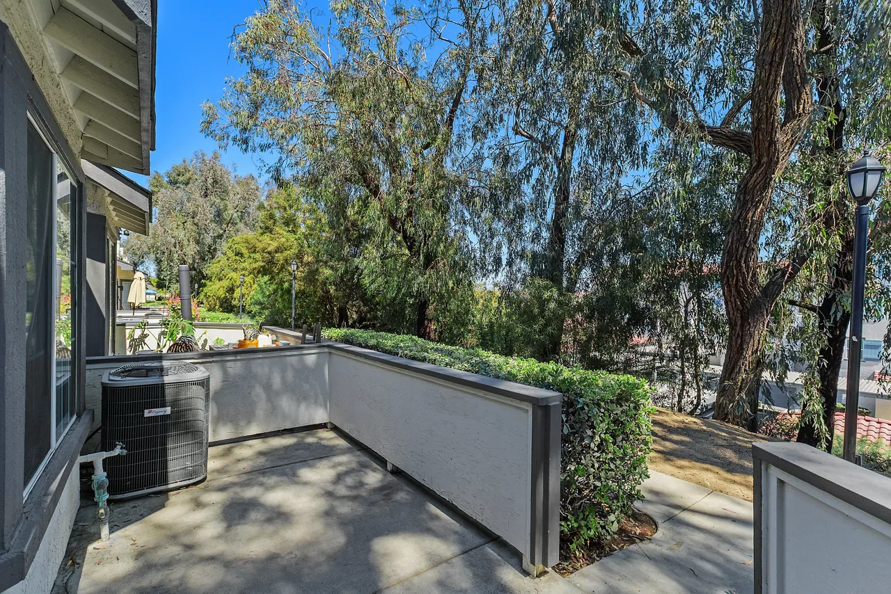 Promenade Terrace - Corona, CA - patio