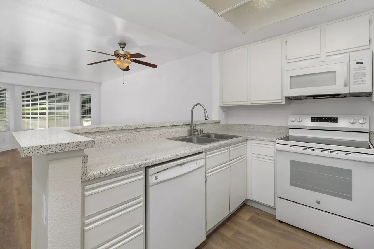 Promenade Terrace - Corona, CA - kitchen