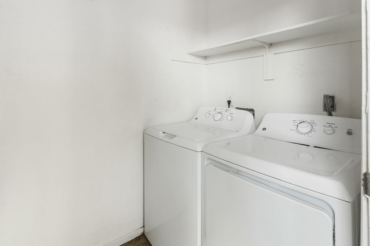 Promenade Terrace - Corona, CA - laundry