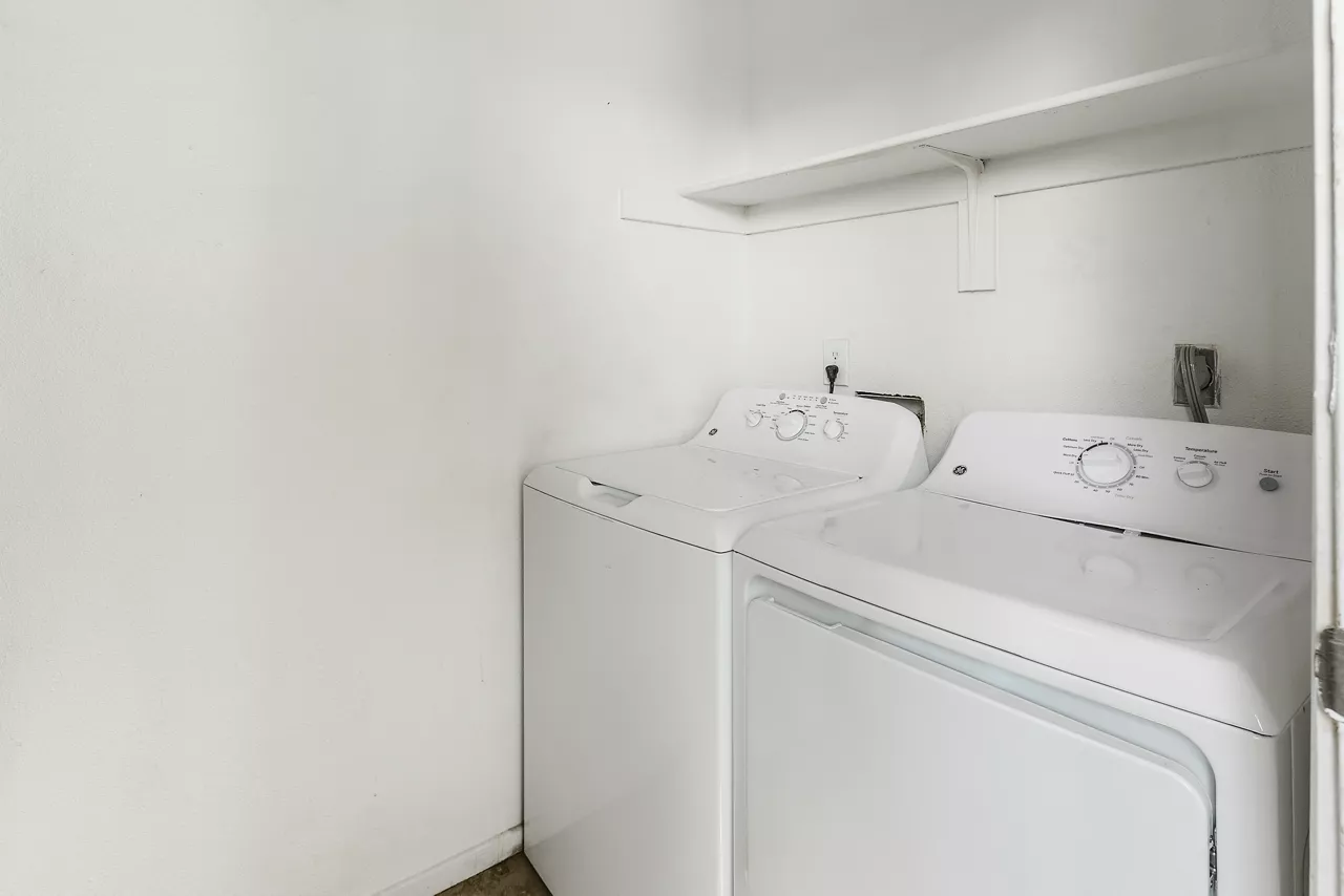 Promenade Terrace - Corona, CA - laundry