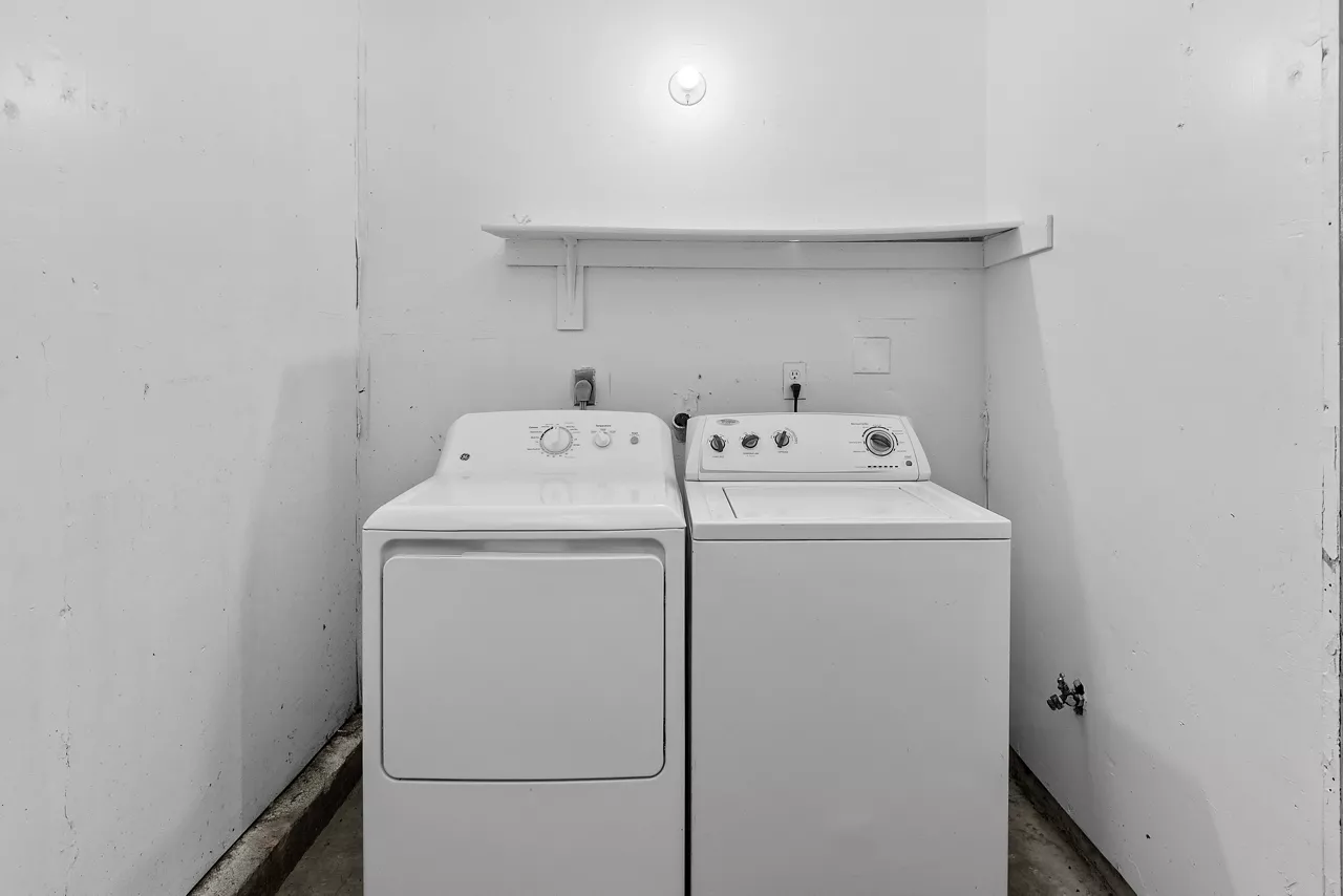 Promenade Terrace - Corona, CA - laundry