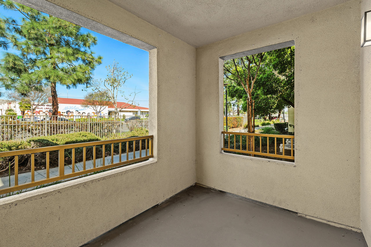 Ridgeview - Moreno Valley, CA - balcony