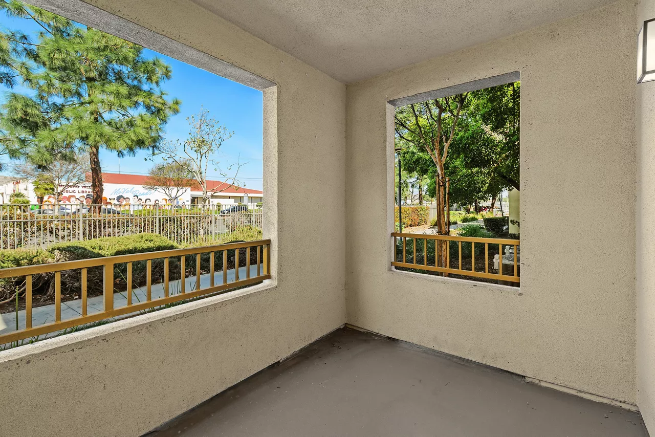 Ridgeview - Moreno Valley, CA - balcony