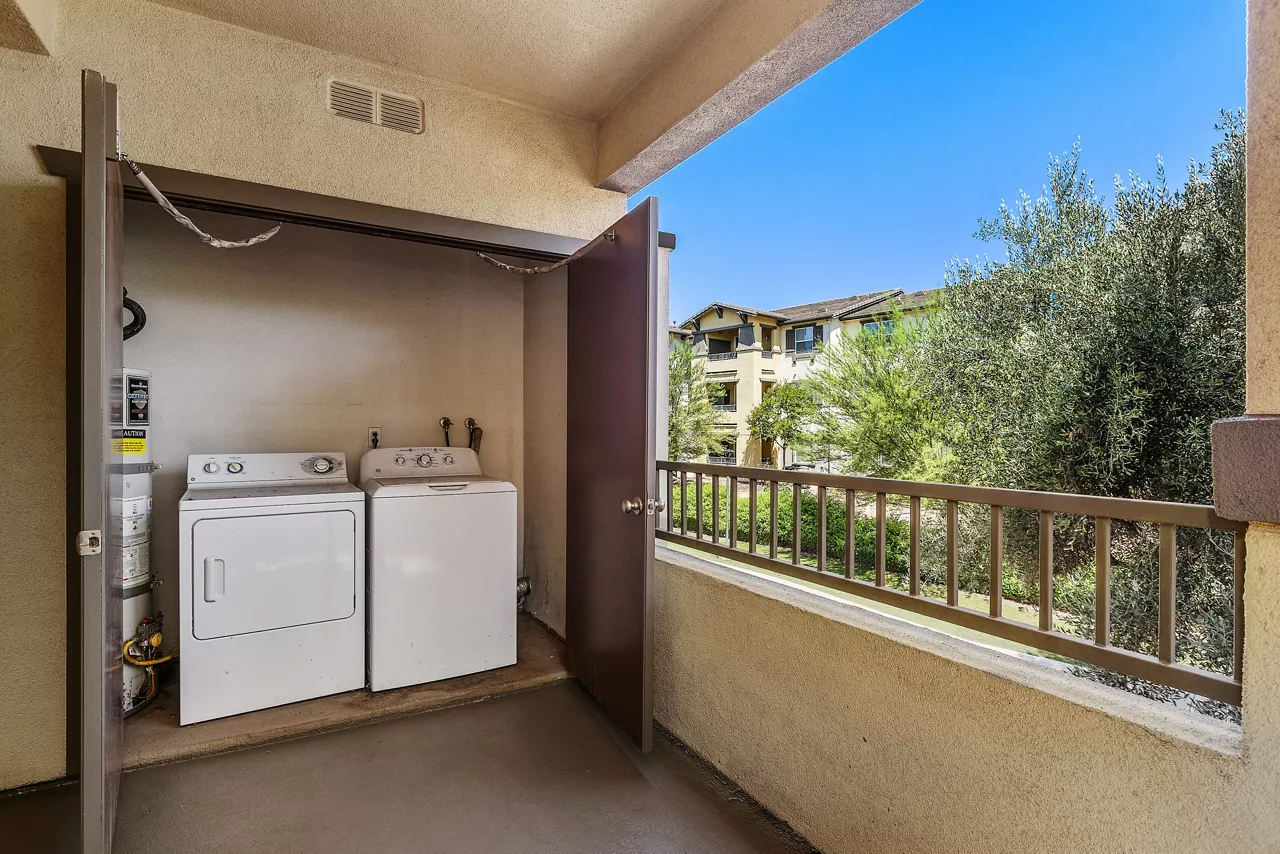 Ridgeview - Moreno Valley, CA - balcony