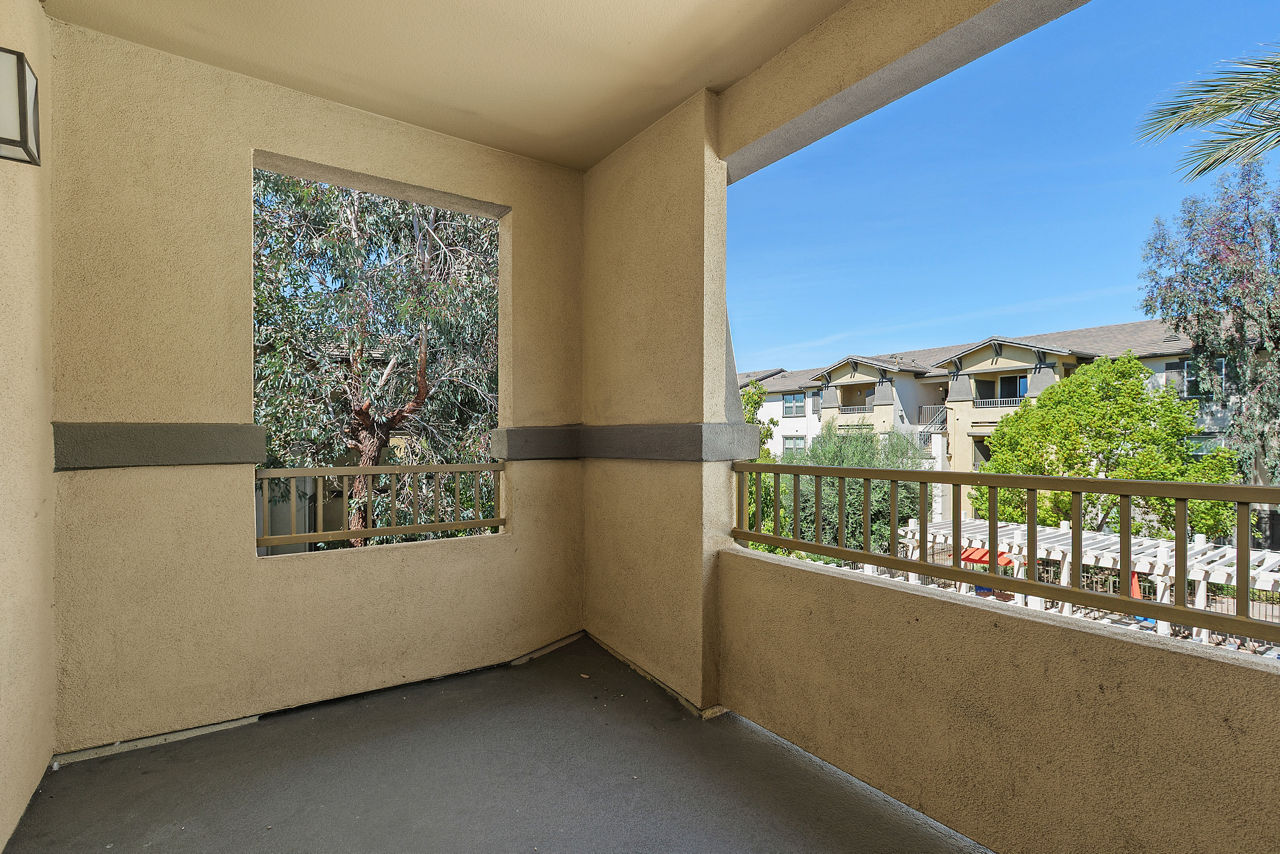 Ridgeview - Moreno Valley, CA - balcony