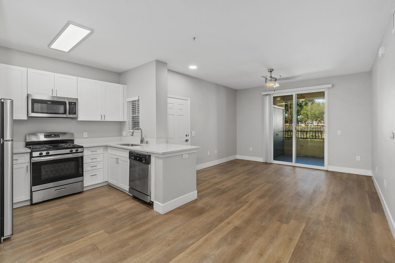 Ridgeview - Moreno Valley, CA - living room