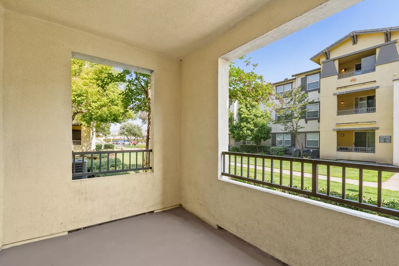 Ridgeview - Moreno Valley, CA - balcony