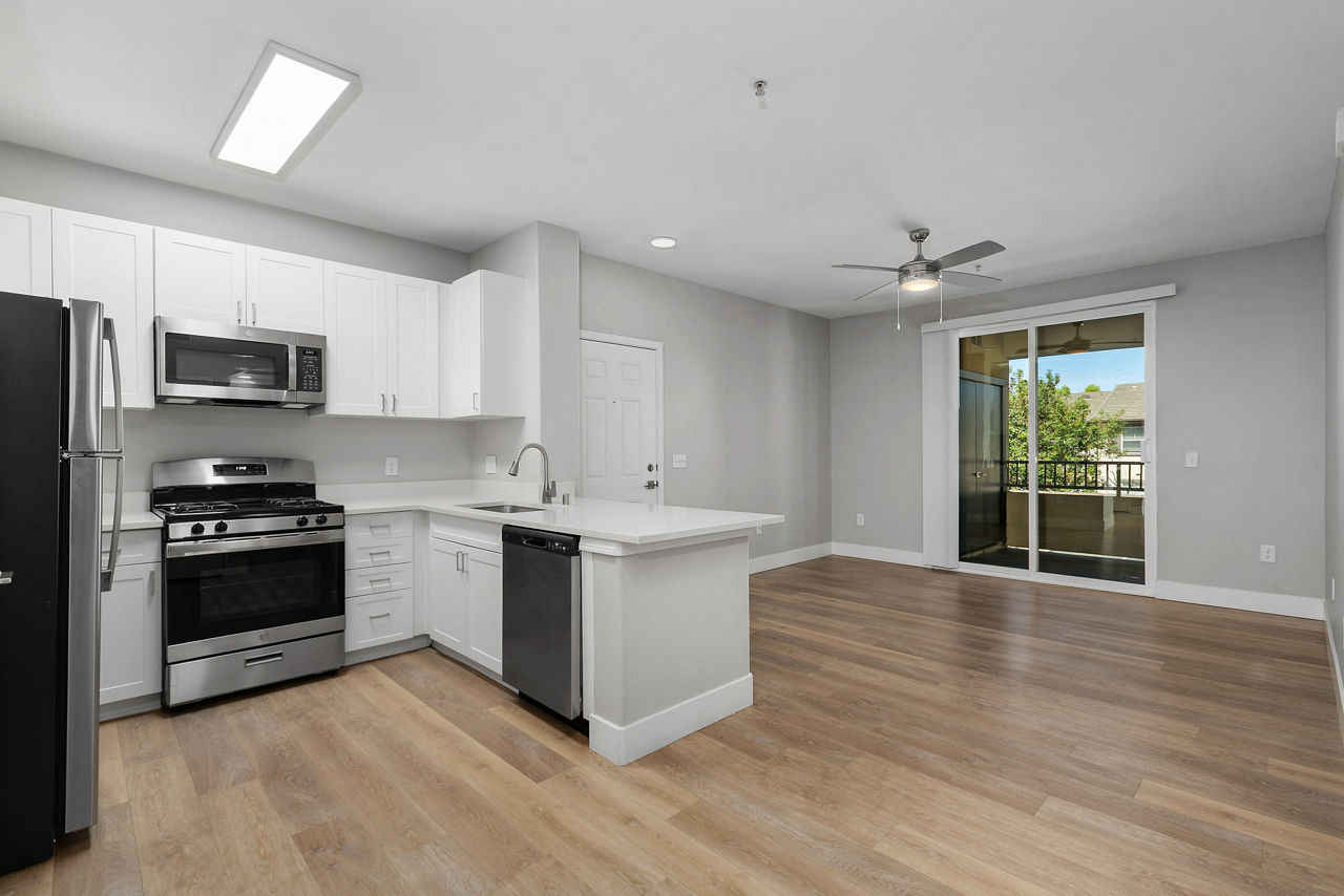 Ridgeview - Moreno Valley, CA - living room