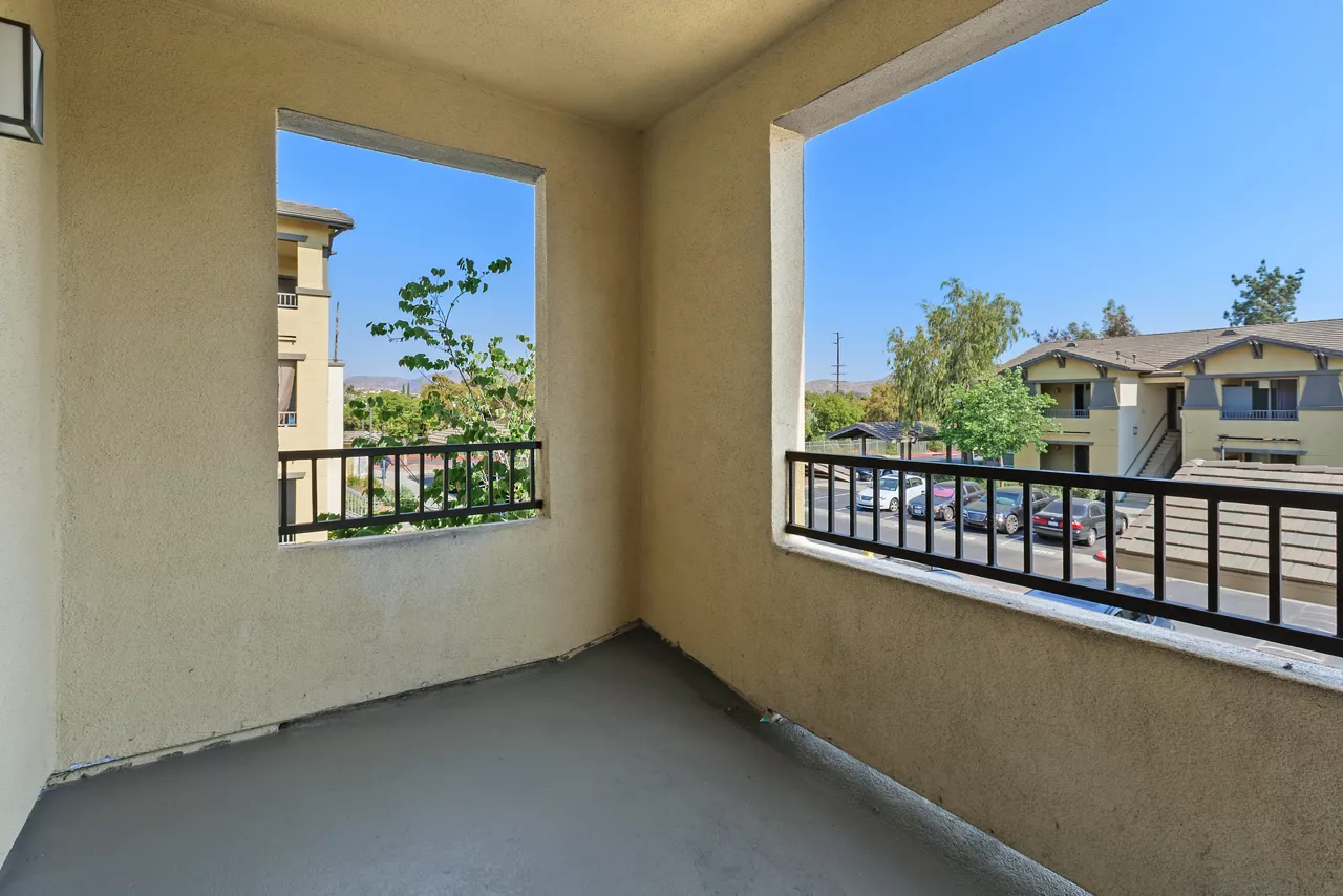 Ridgeview - Moreno Valley, CA - balcony