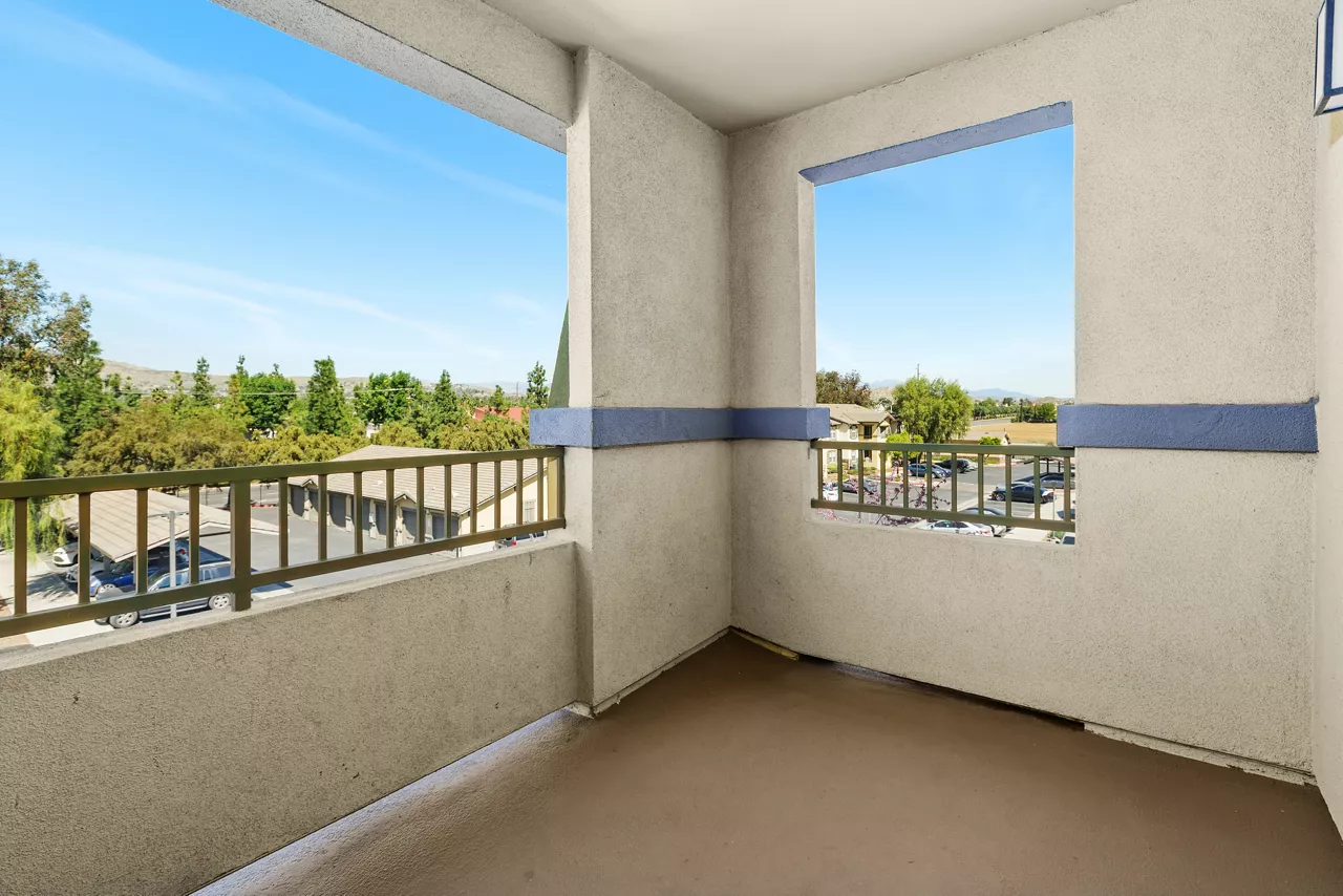 Ridgeview - Moreno Valley, CA - balcony